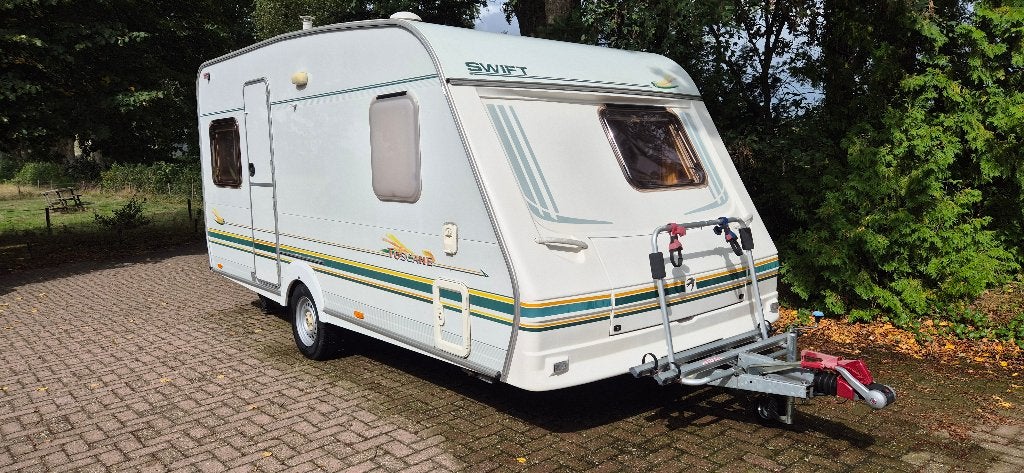 Swift Toscane 450, Caravans en Kamperen, Caravans, Omvormbare zithoek, Treinzit, 750 - 1000 kg, Particulier