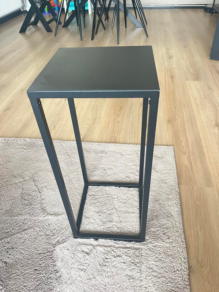 Zwarte plantenstandaard 60cm hoog, Huis en Inrichting, Woonaccessoires | Overige, Ophalen, Gebruikt, Zwart, Metaal