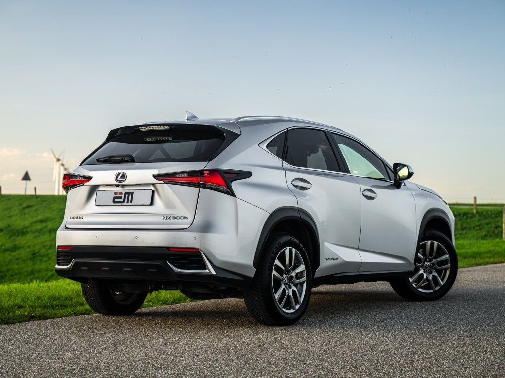 Lexus NX 300h AWD Luxery Facelift Leder Adaptive Cruise etc., Auto's, Gebruikt, 1760 kg, Bedrijf, 155 pk