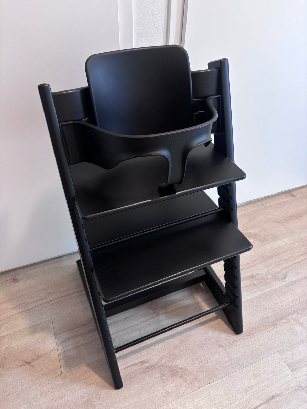 Originele Stokke Tripp Trapp kinderstoel zwart met babyset, Ophalen, Gebruikt, Meegroeistoel