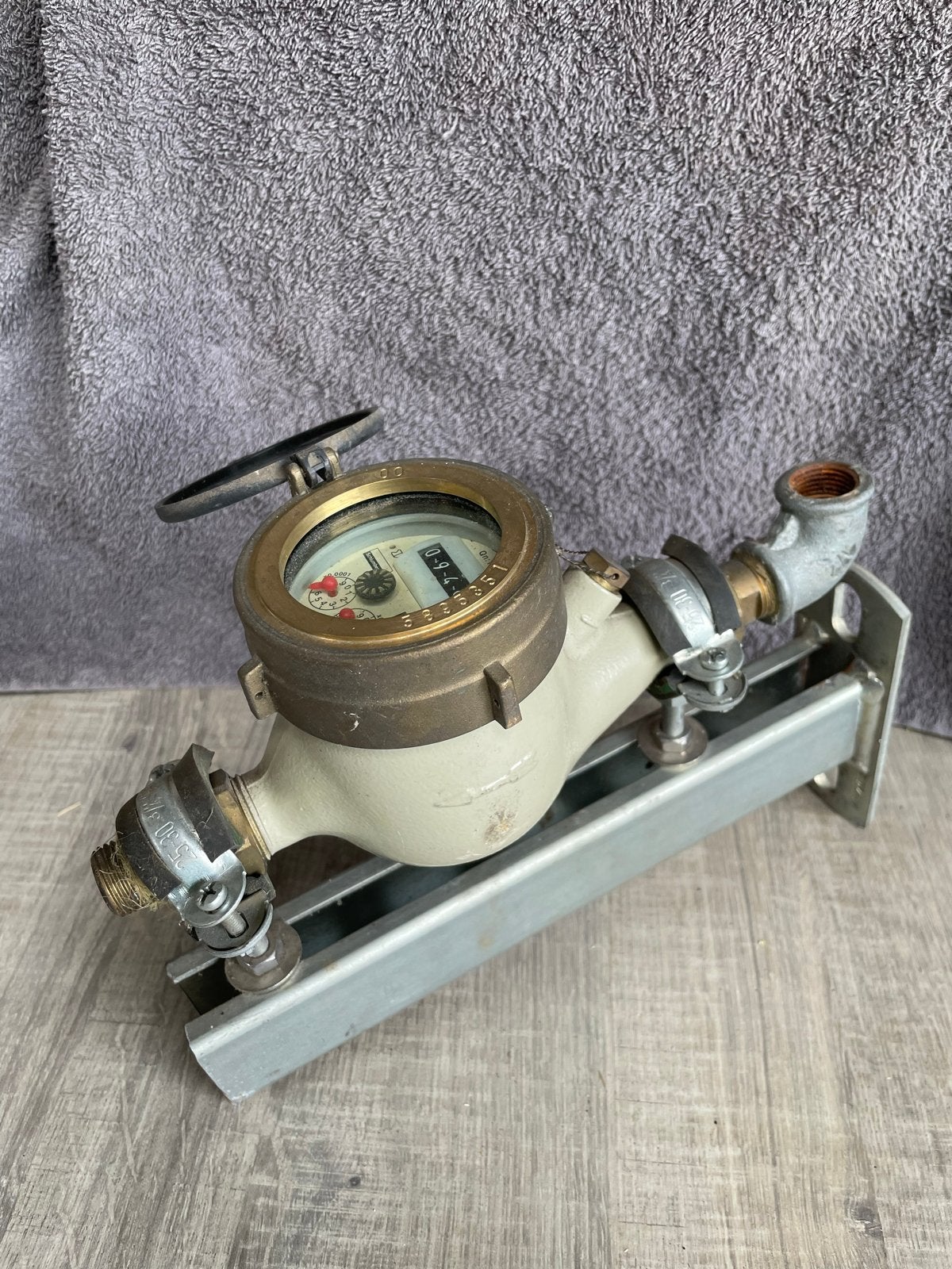 Gebruikte watermeter met bevestigingsbeugel, Ophalen of Verzenden, Gebruikt, Koper, Overige typen