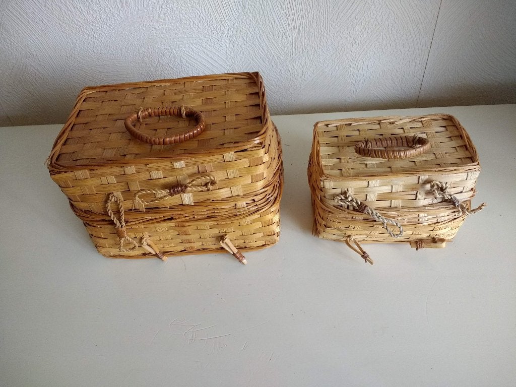 2 Mini koffertjes van riet mini mandjes met deksel, Ophalen of Verzenden, Zo goed als nieuw, Rechthoekig, Riet