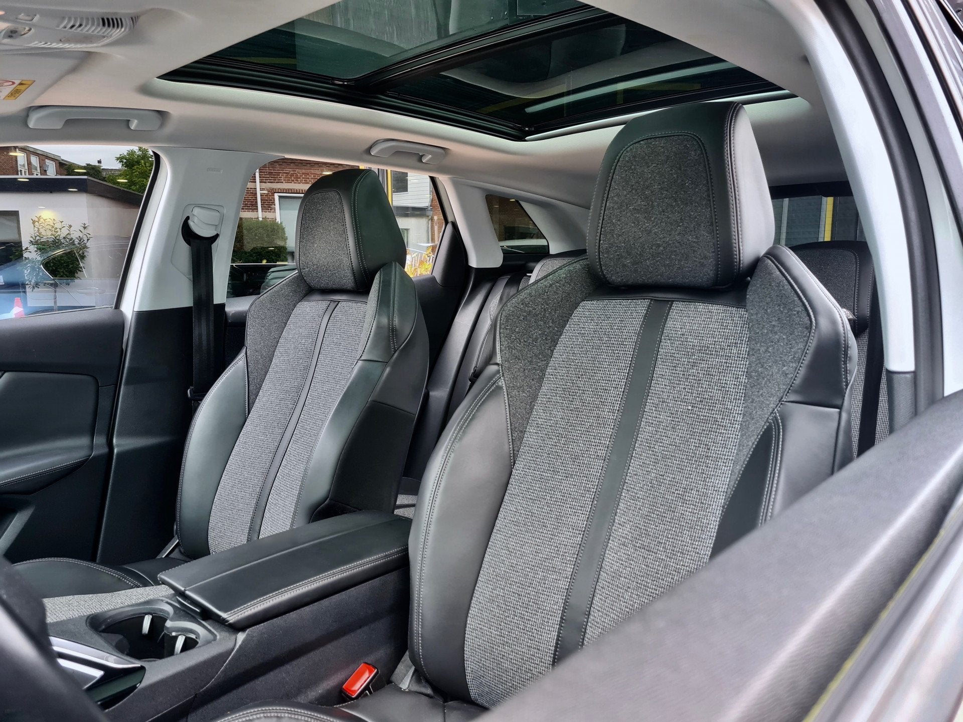 Peugeot 3008 1.6 BLUE-HDI GT-Line PANODAK SPORTLEDER 19 INCH, Voorwielaandrijving, Dealer onderhouden, Gebruikt, Euro 6