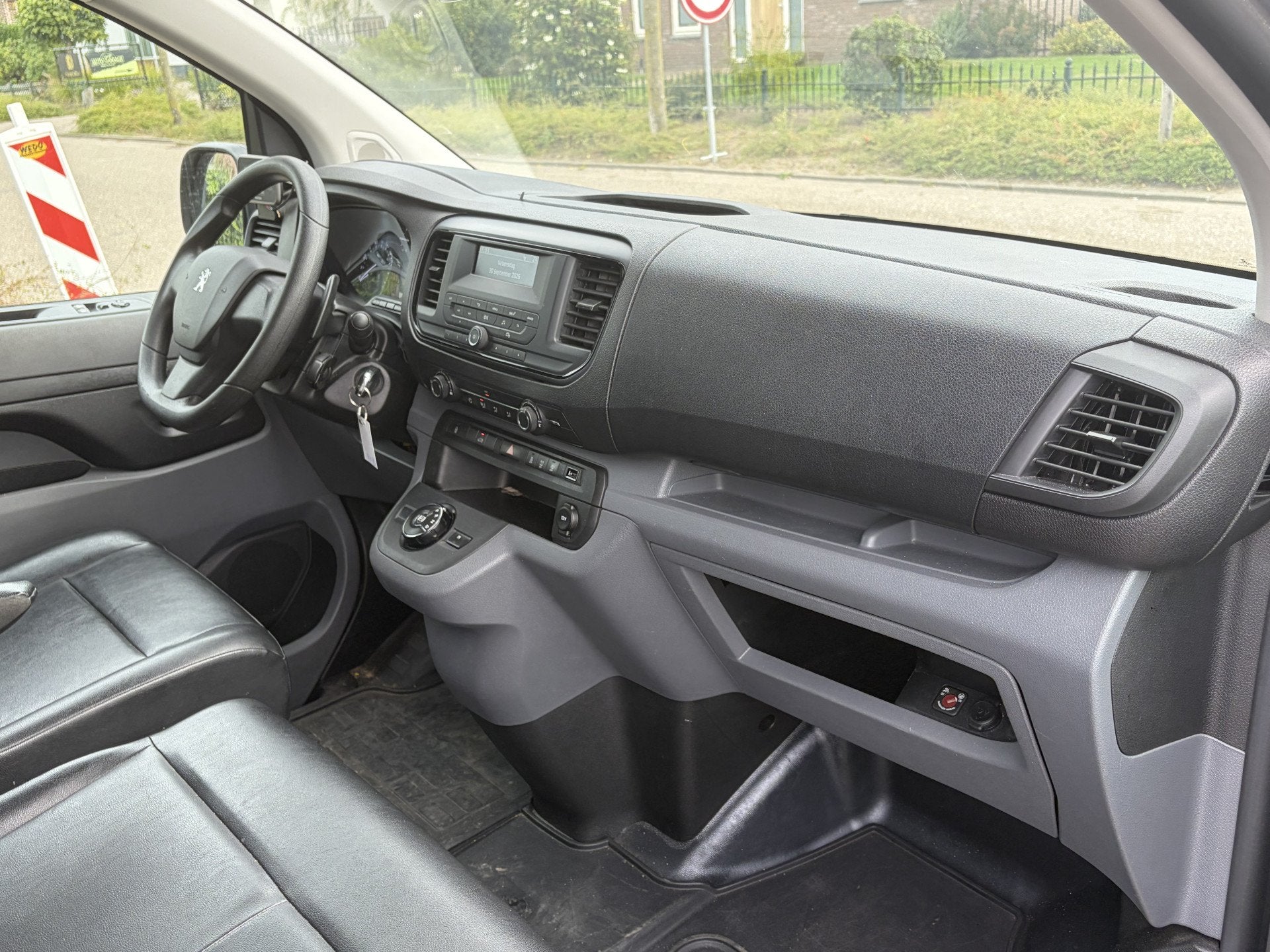 Peugeot Expert 2.0 BlueHDI 120PK Automaat Compact Premium --, Dealer onderhouden, Gebruikt, 4 cilinders, 2000 kg