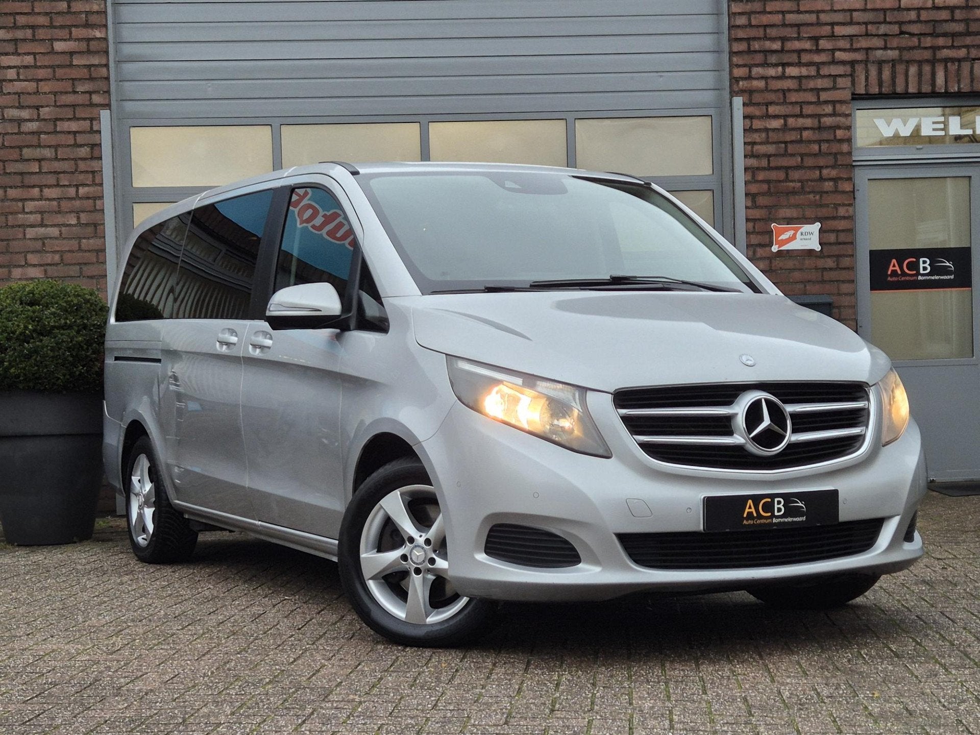 Mercedes-Benz V-Klasse 250d 4-MATIC Lang Euro 7 persoons Aut, Auto's, Automaat, Stof, Gebruikt, Zwart
