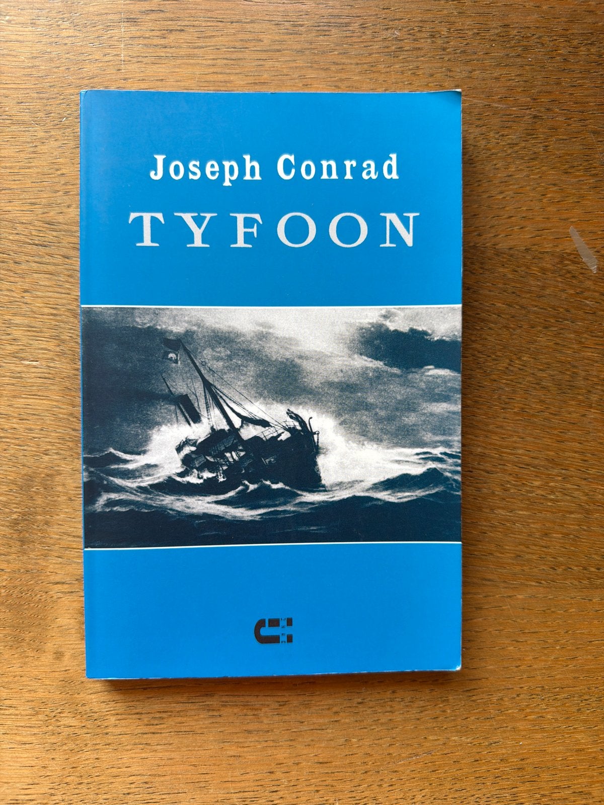 Typhoon - Joseph Conrad (Nederlands), Ophalen of Verzenden, Zo goed als nieuw, Nederland