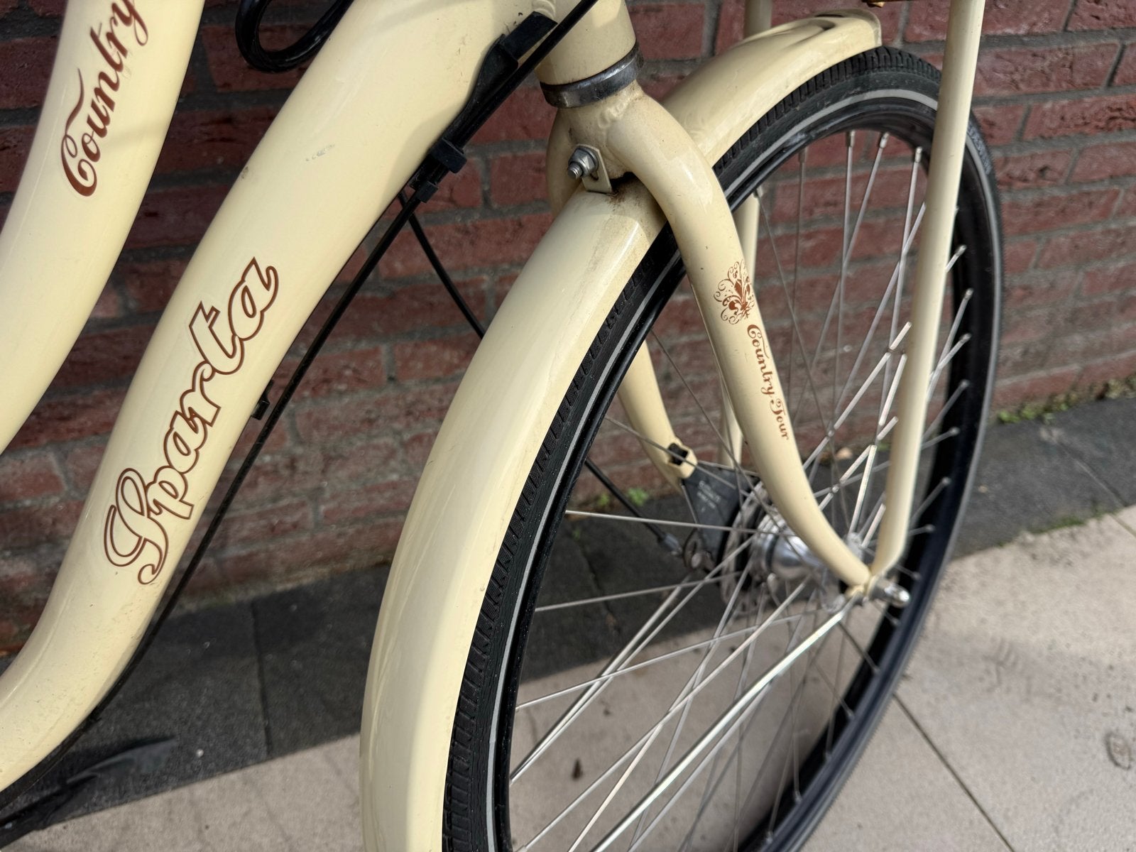 Sparta Country Tour Damesfiets - Crème met Mand, Ophalen, Sparta, Gebruikt, Velgrem