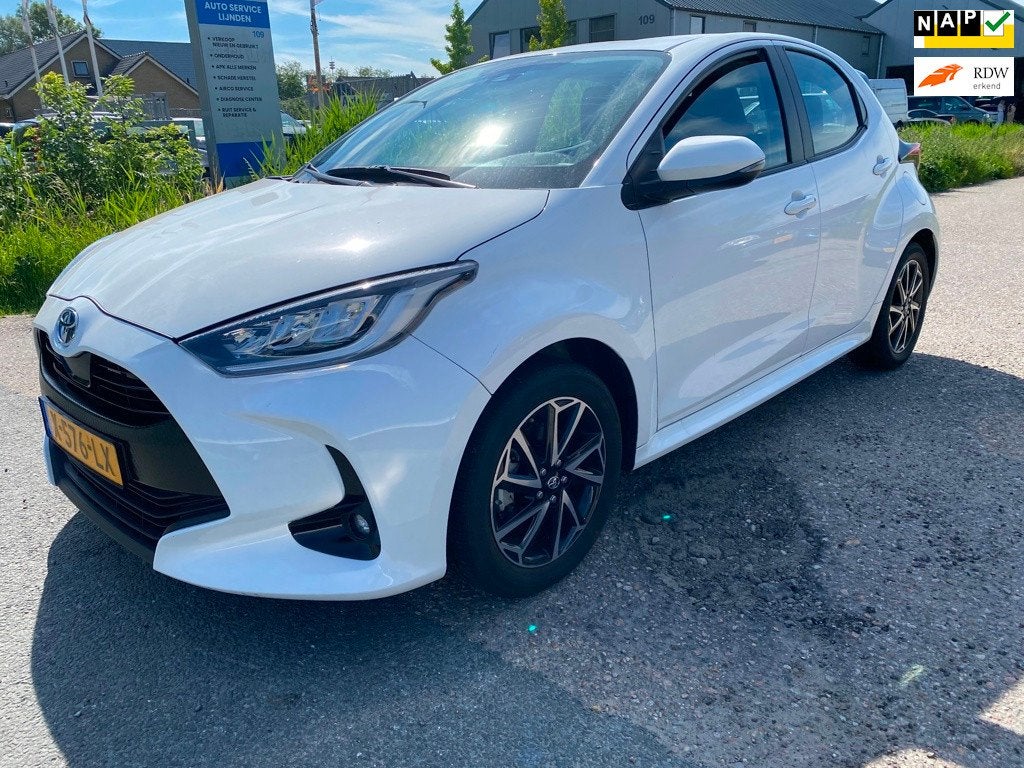 Toyota Yaris 1.5 Hybrid Dynamic, Gebruikt, 450 kg, Bedrijf, 93 pk