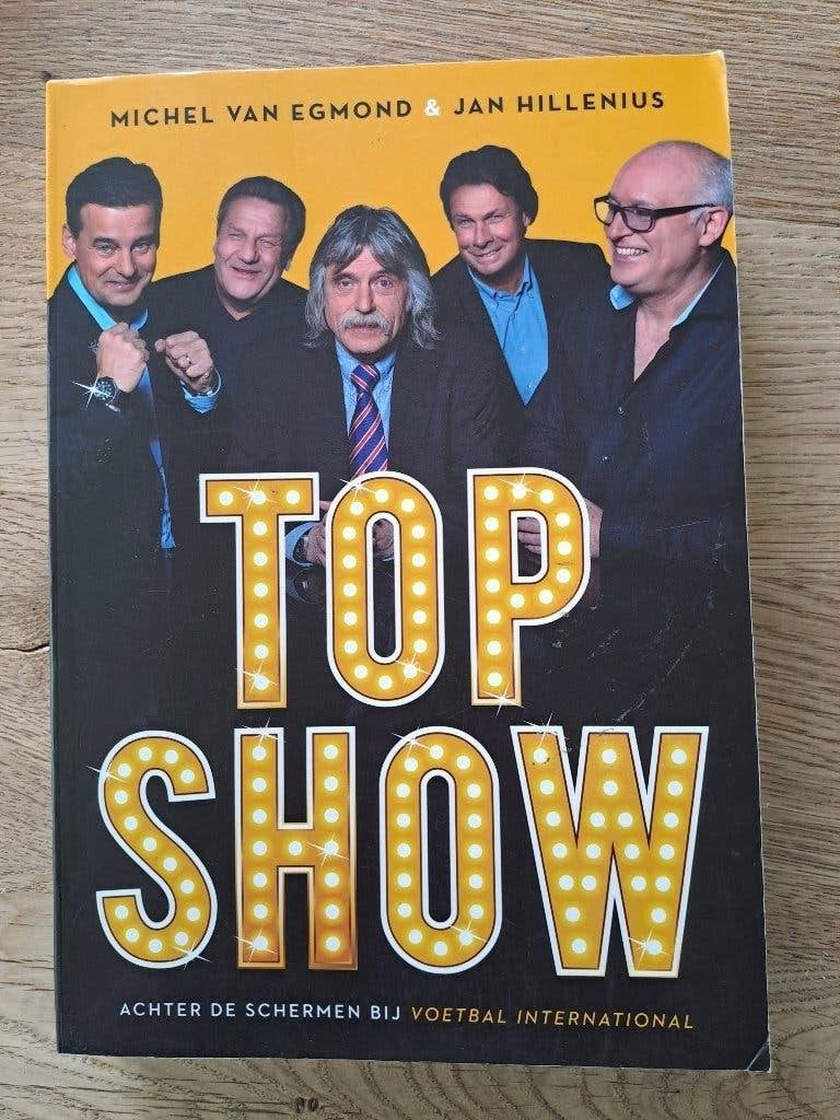 TOP SHOW. ACHTER DE SCHERMEN VAN VOETBAL INTERNATIONAL., Boeken, Gelezen, Ophalen of Verzenden, Michel van Egmond & Jan Hillenius