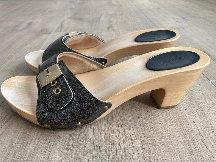 Halfhoge zwarte leren kleppers Scholl gouden spikkels mt38, Kleding | Dames, Schoenen, Scholl, Zwart, Gedragen, Sandalen of Muiltjes