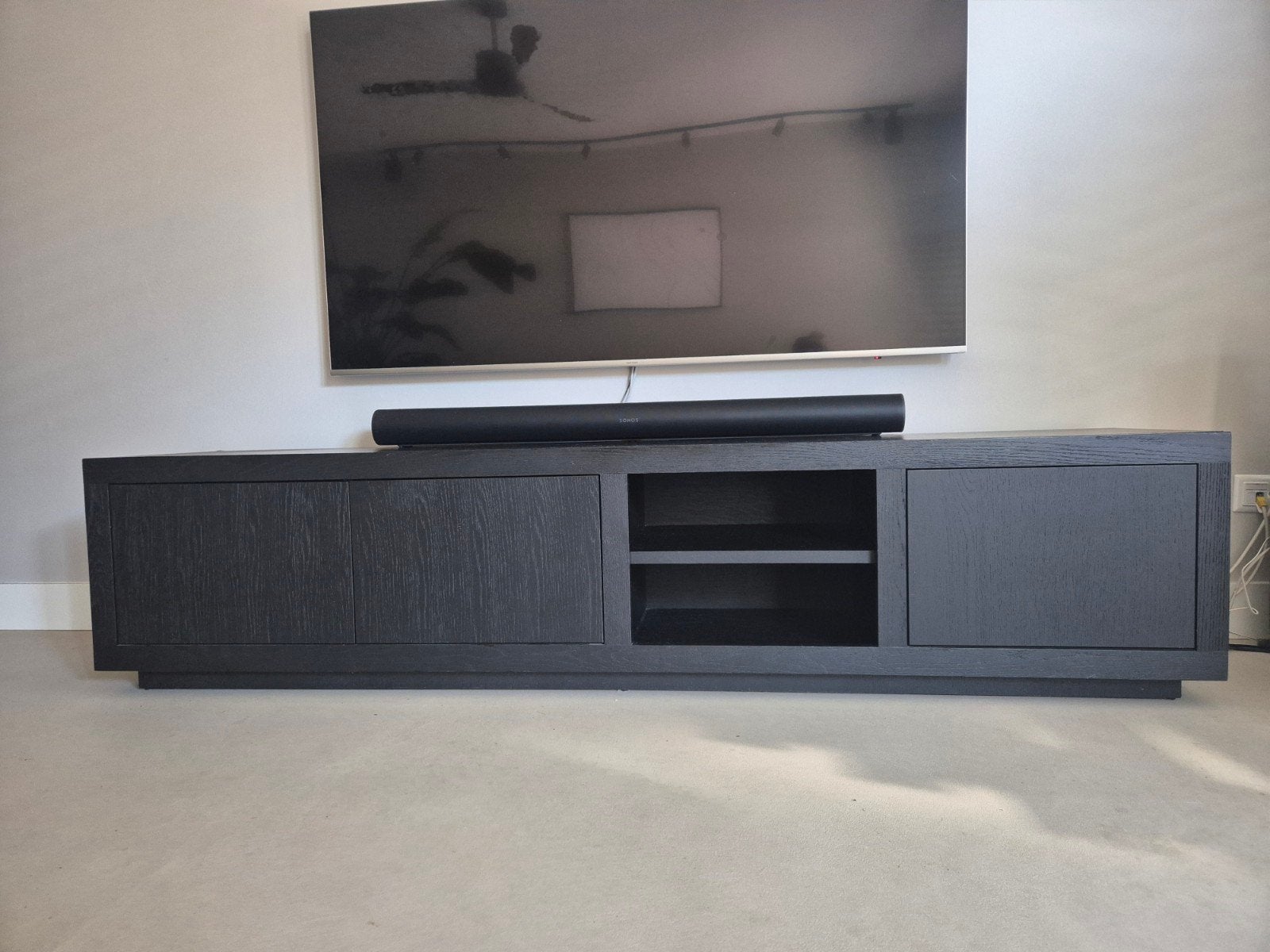 Tv-meubel Helsinki

B200 x D42 x H45 cm, Ophalen, Eikenhout, Zo goed als nieuw, 200 cm of meer