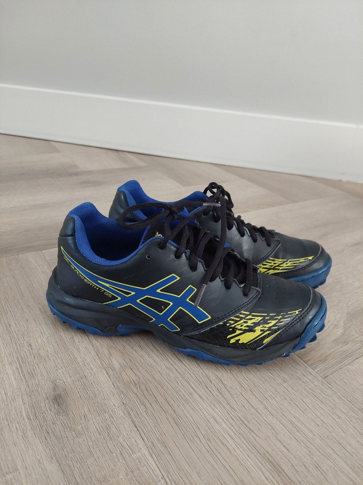 Korfbal / hockey veld schoenen asics maat 37 zwart, Ophalen of Verzenden, Zo goed als nieuw, Schoenen