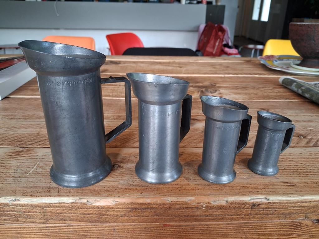 4 tinnen maatbekers, Antiek en Kunst, Antiek | Tin, Ophalen of Verzenden