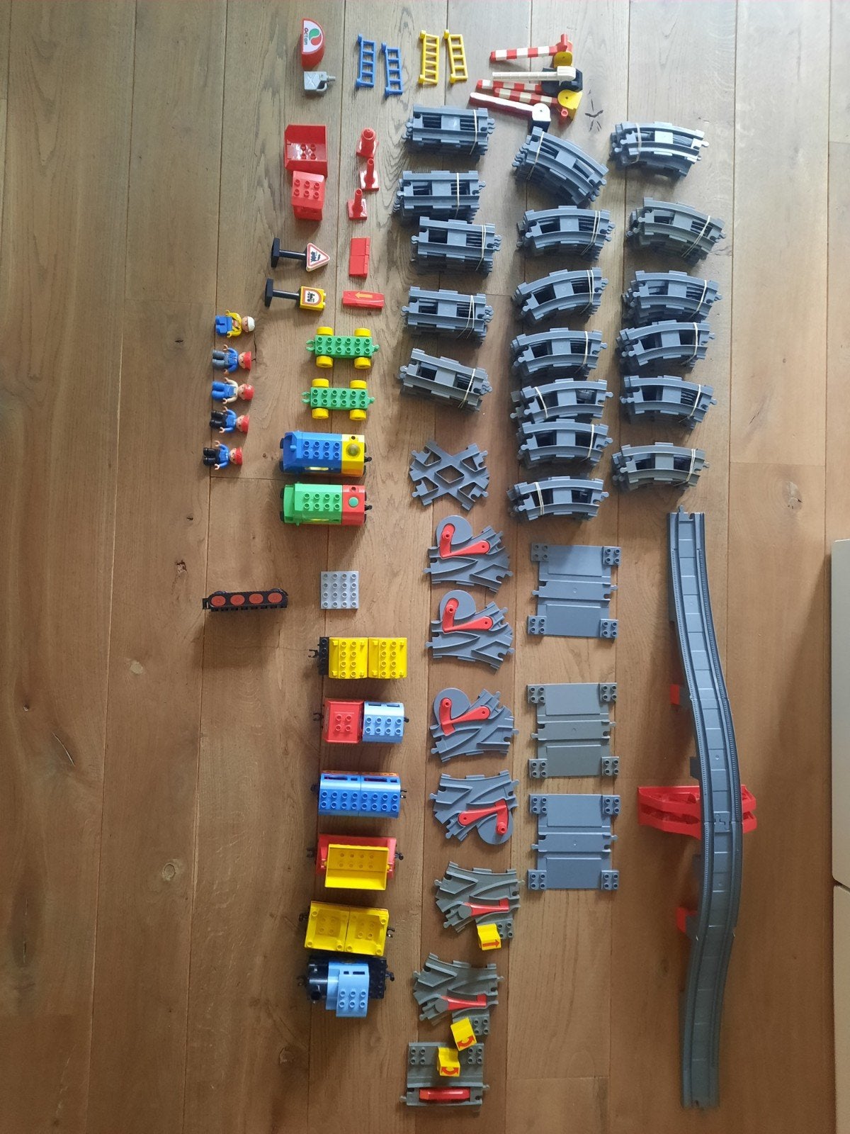 Uitgebreide set Duplo trein met brug en accessoires, Kinderen en Baby's, Gebruikt, Ophalen of Verzenden, Duplo, Inclusief accessoires