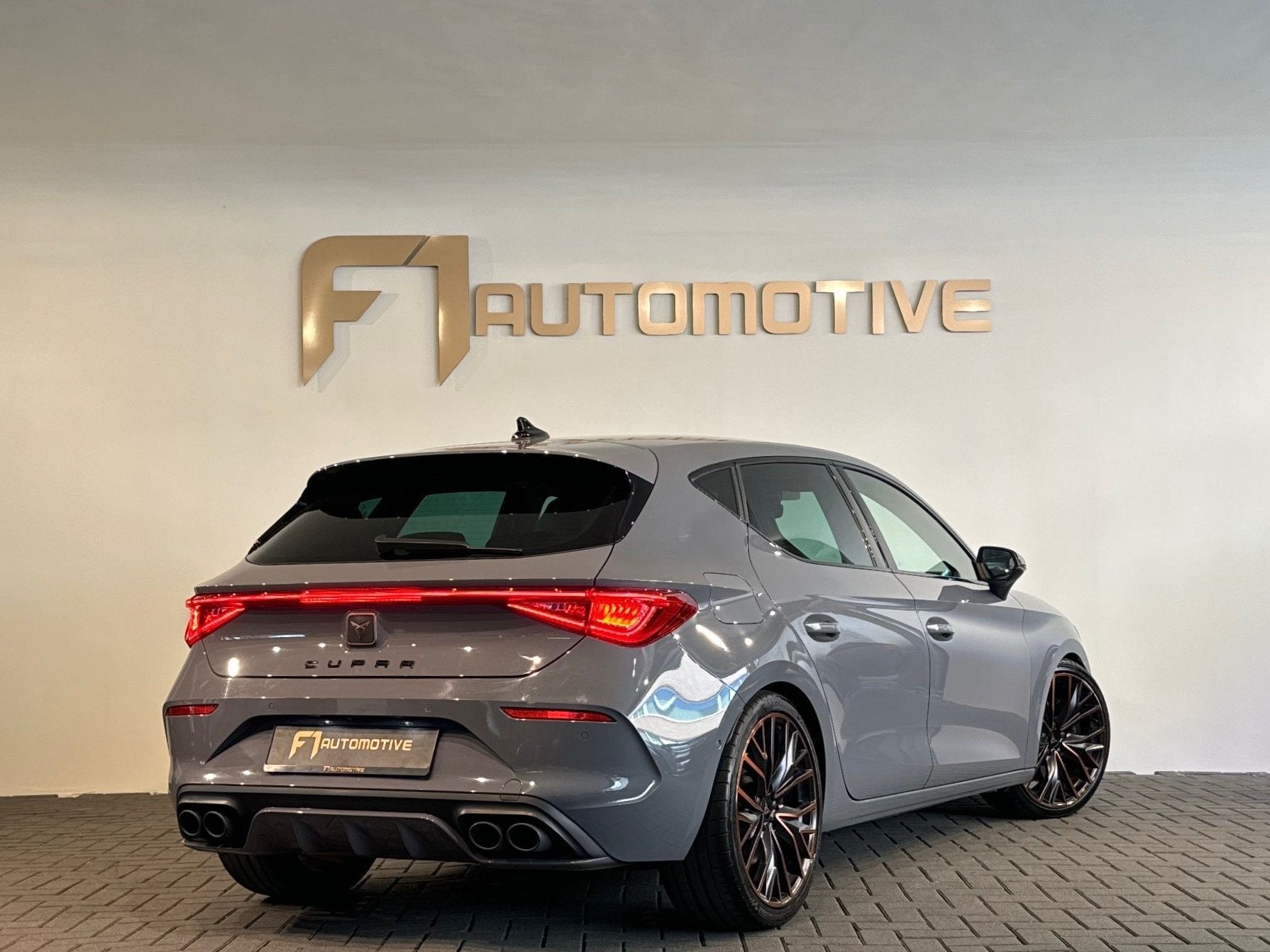 Cupra Leon 2.0 TSI VZ 300PK Copper Keyless|Sfeer|Beats|Camer, Auto's, Cupra, Automaat, Dealer onderhouden, 15 km/l, Gebruikt