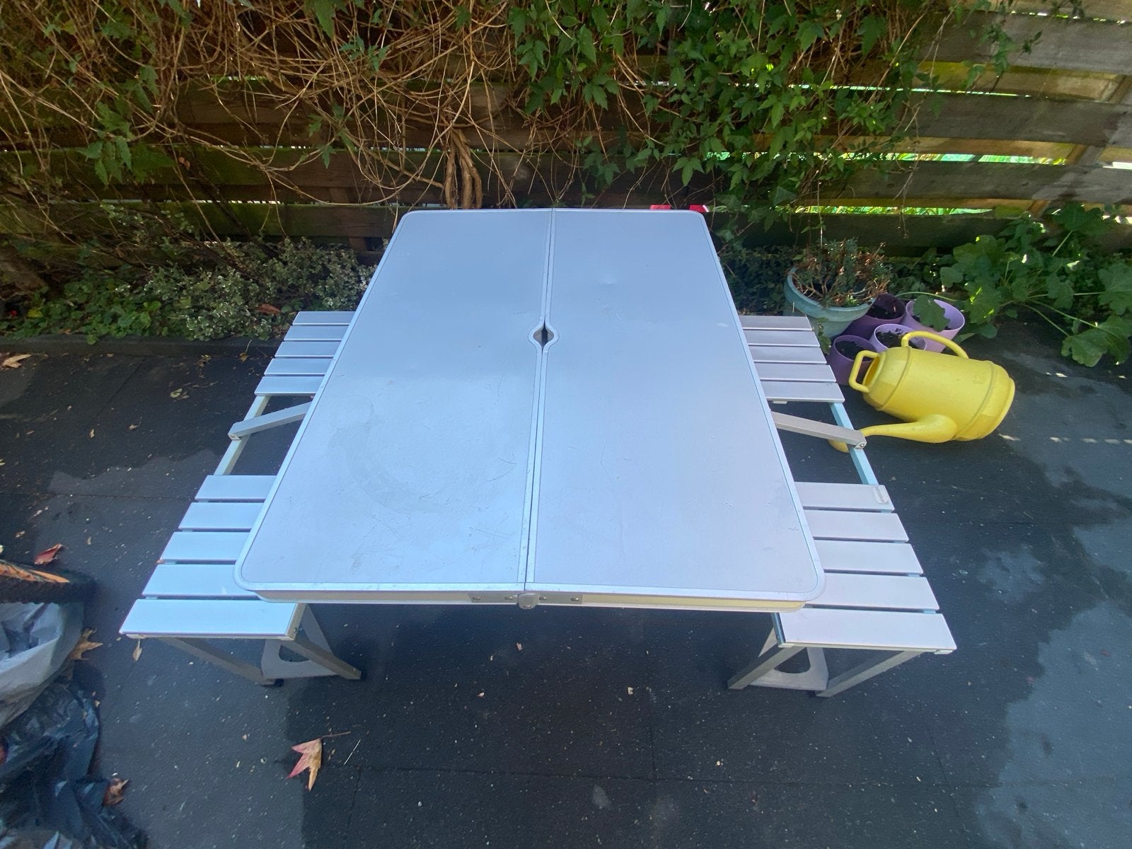 Aluminium campingtafel koffermodel met 4 zitjes, Ophalen of Verzenden, Campingtafel