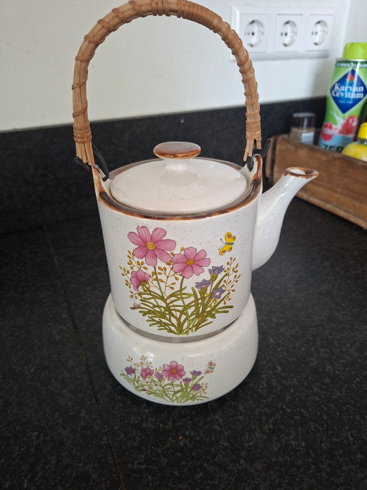 Vintage theepot met theelichtje - bloemendecoratie, Theepot/fluitketel, Gebruikt, Ophalen of Verzenden, Steen/keramiek