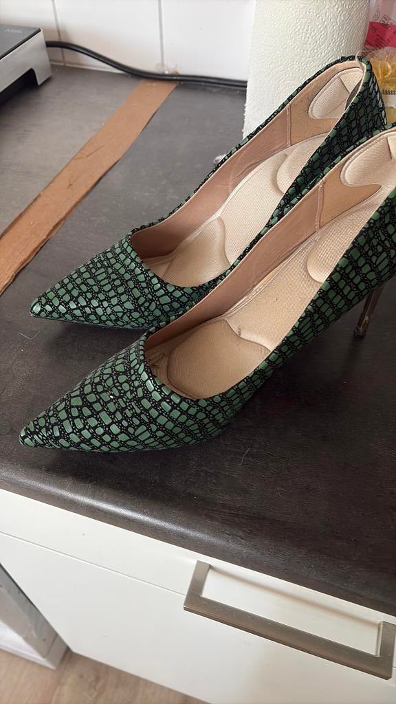 Pumps, Kleding | Dames, Schoenen, Ophalen of Verzenden, Zo goed als nieuw, Groen