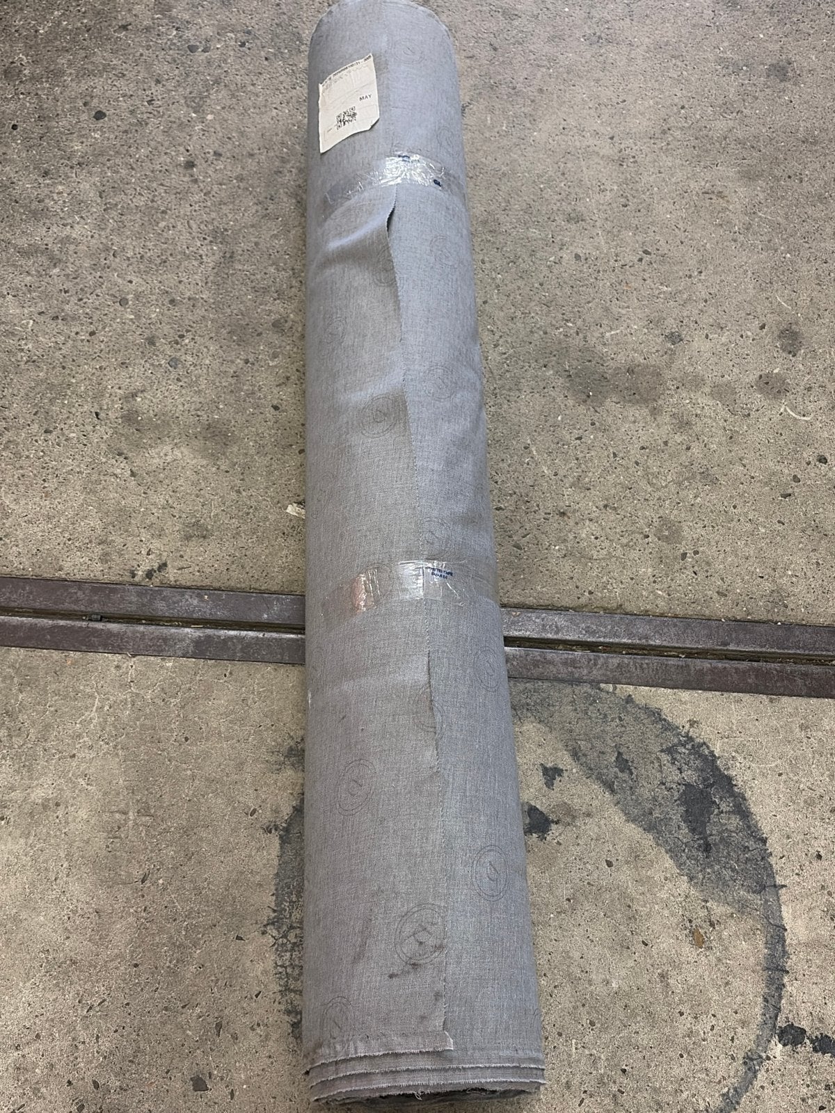 Grijze tapijtrol - Gebruikt maar in goede staat, Gebruikt, Ophalen of Verzenden, 200 cm of meer, Nvt