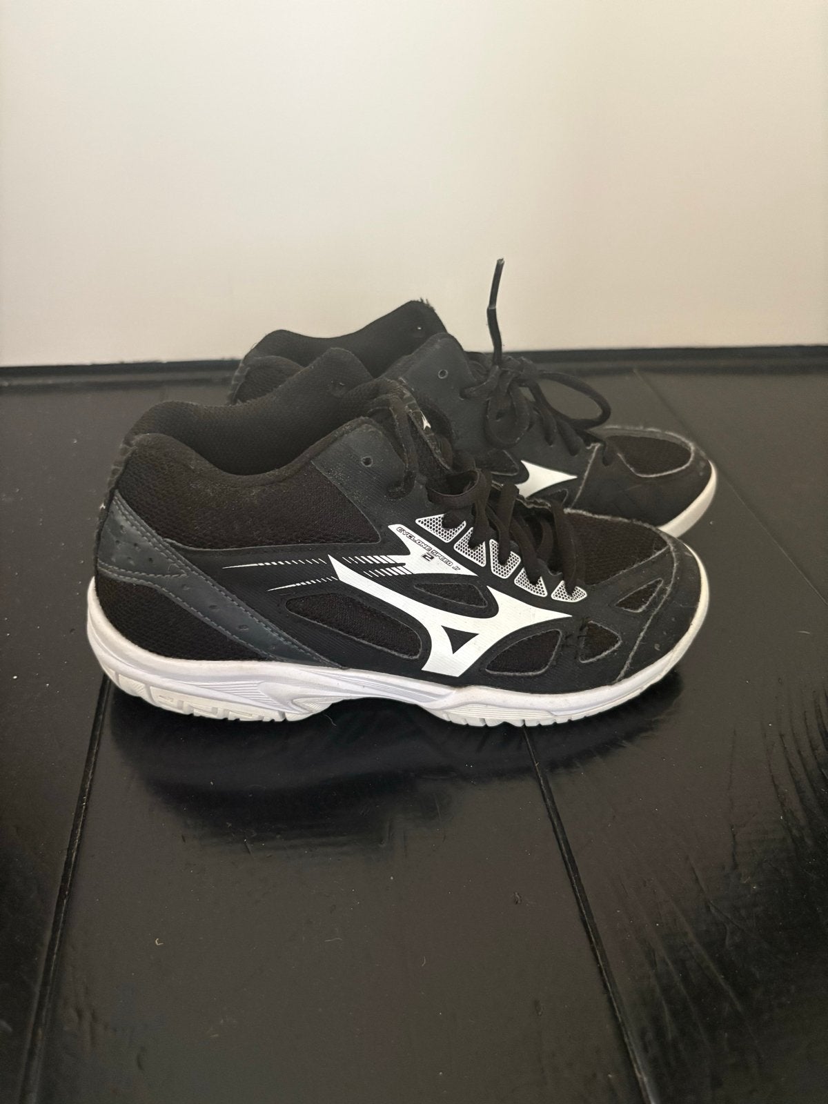 Mizuno zaalkorfbal/volleybal schoenen zwart-Wit, Ophalen, Gebruikt