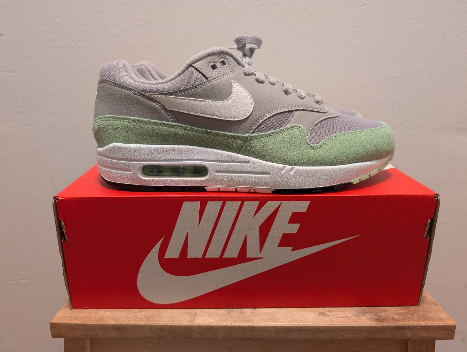 Nike Air Max 1 Atmosphere Grey Fresh Mint 43, Nike air max, Overige kleuren, Nieuw, Ophalen of Verzenden