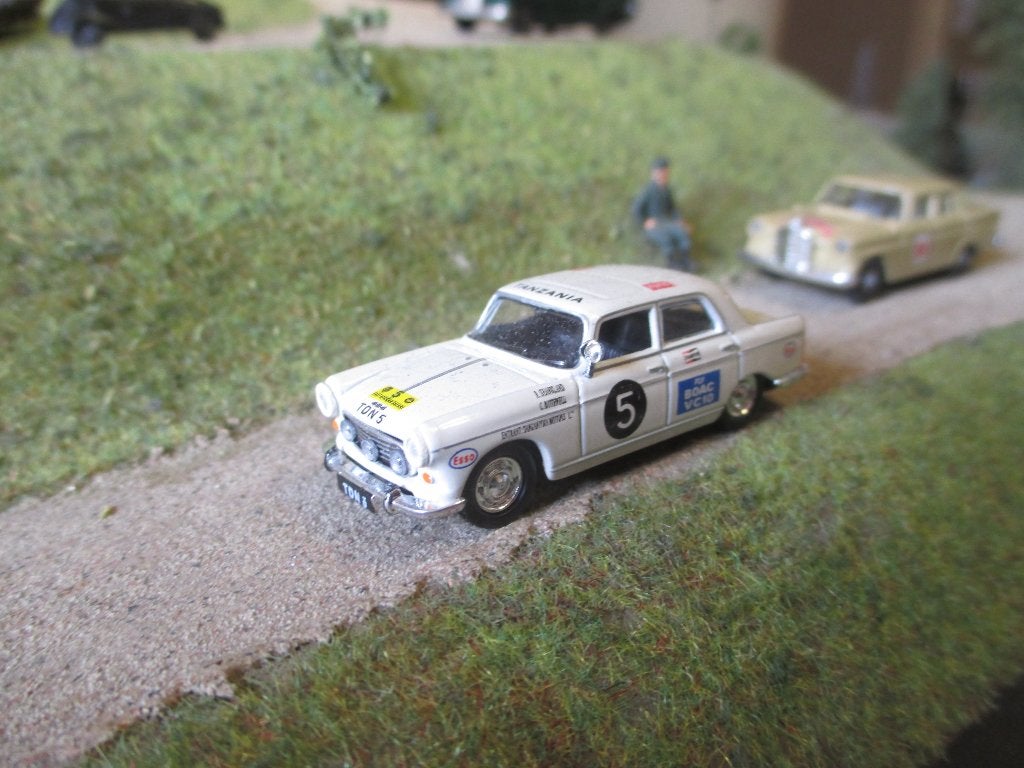 '67 Peugeot 404 East African Safari Rally Shankland/Rothwell, Hobby en Vrije tijd, Modelauto's | 1:87, Zo goed als nieuw, Auto