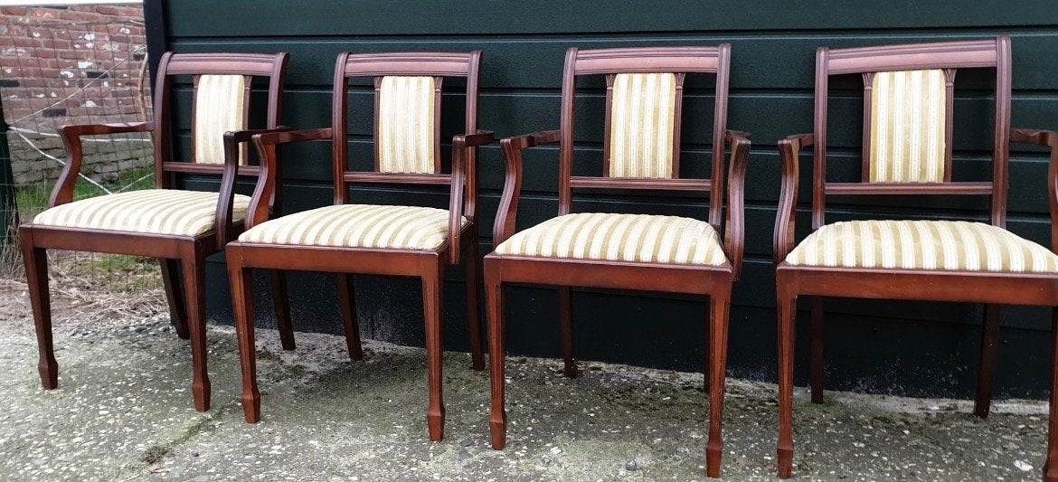 4 Heldense Mahony eetkamer . MAGAZIJNEN OPRUIMING, Ophalen