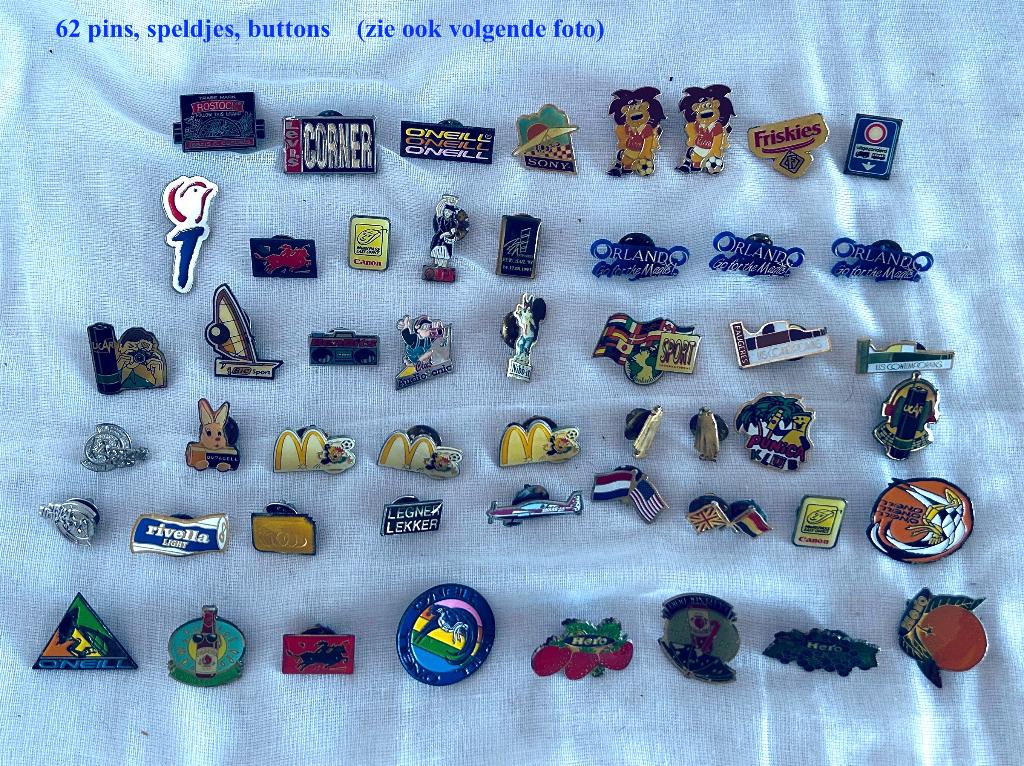 Teab 62 pins speldjes buttons jaren '80 '90 Vintage, Verzamelen, Ophalen, Gebruikt, Overige onderwerpen, Speldje of Pin