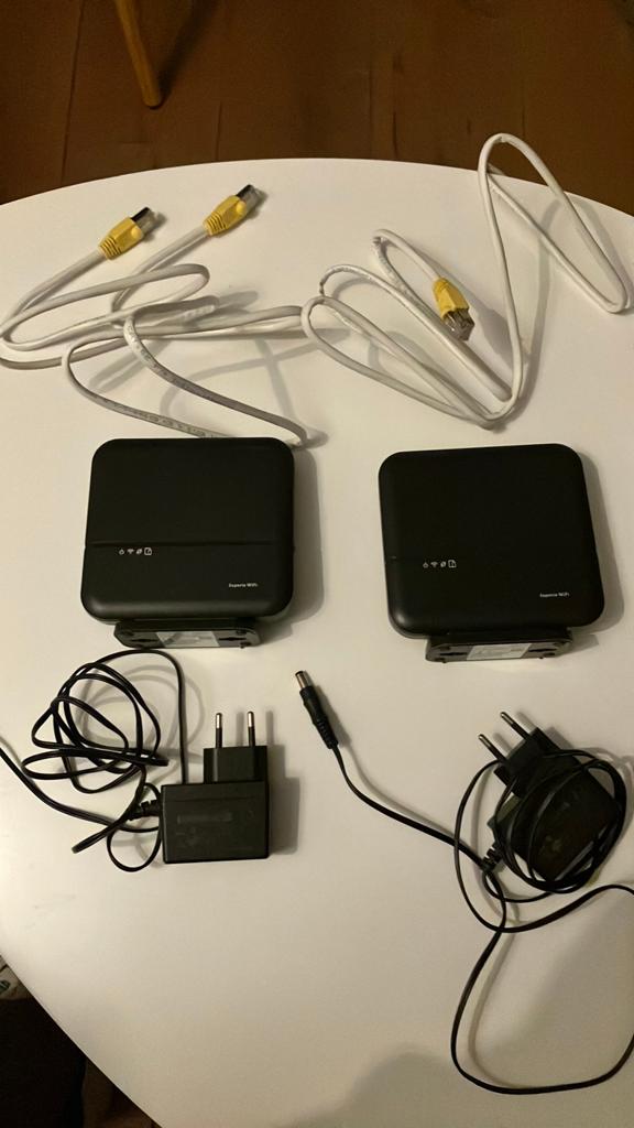 2 stuks Arcadyan Experia WiFi KPN Routers, Ophalen, Gebruikt, Router