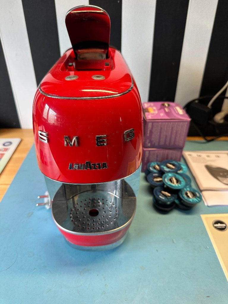 Te koop nauwelijks gebruikte SMEG Lavazza koffiemachine, 10 kopjes of meer, Koffiemachine, Ophalen of Verzenden, Zo goed als nieuw