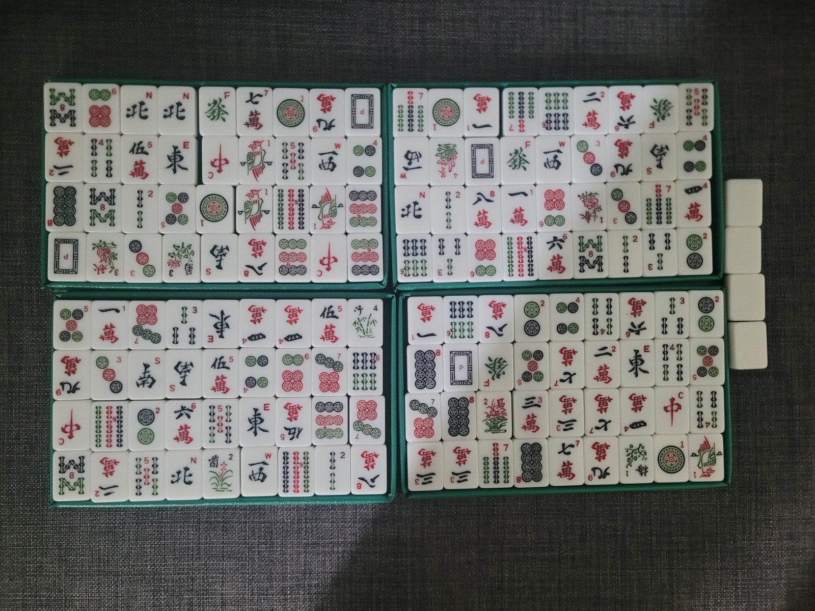 Vintage Mahjong Spelen in Koffers - Compleet met Accessoires, Hobby en Vrije tijd, Gezelschapsspellen | Bordspellen, Drie of vier spelers