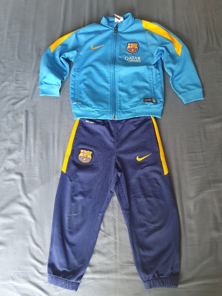 Nike Barcelona trainingspakje licht/donkerblauw mt 96-104 cm, Kinderen en Baby's, Kinderkleding | Maat 98, Jongen of Meisje, Sport- of Zwemkleding