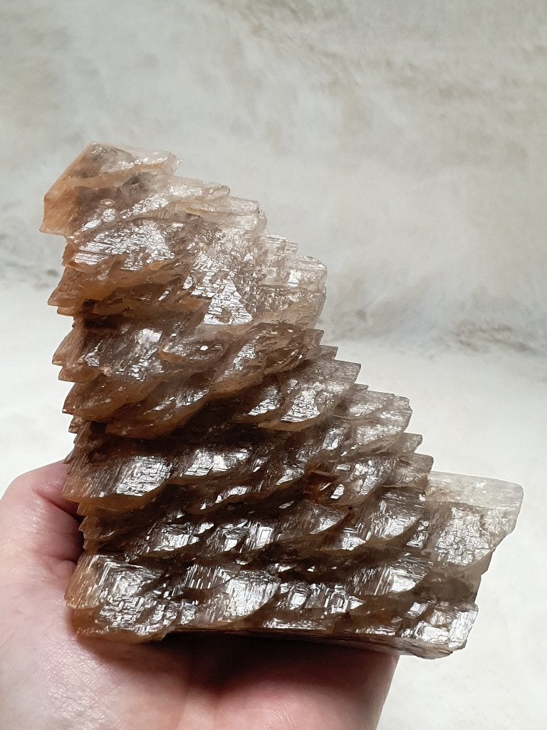 Calciet Pagode, zeldzaam! Mooi shiny, bijna 1 kilo!, Verzenden, Mineraal