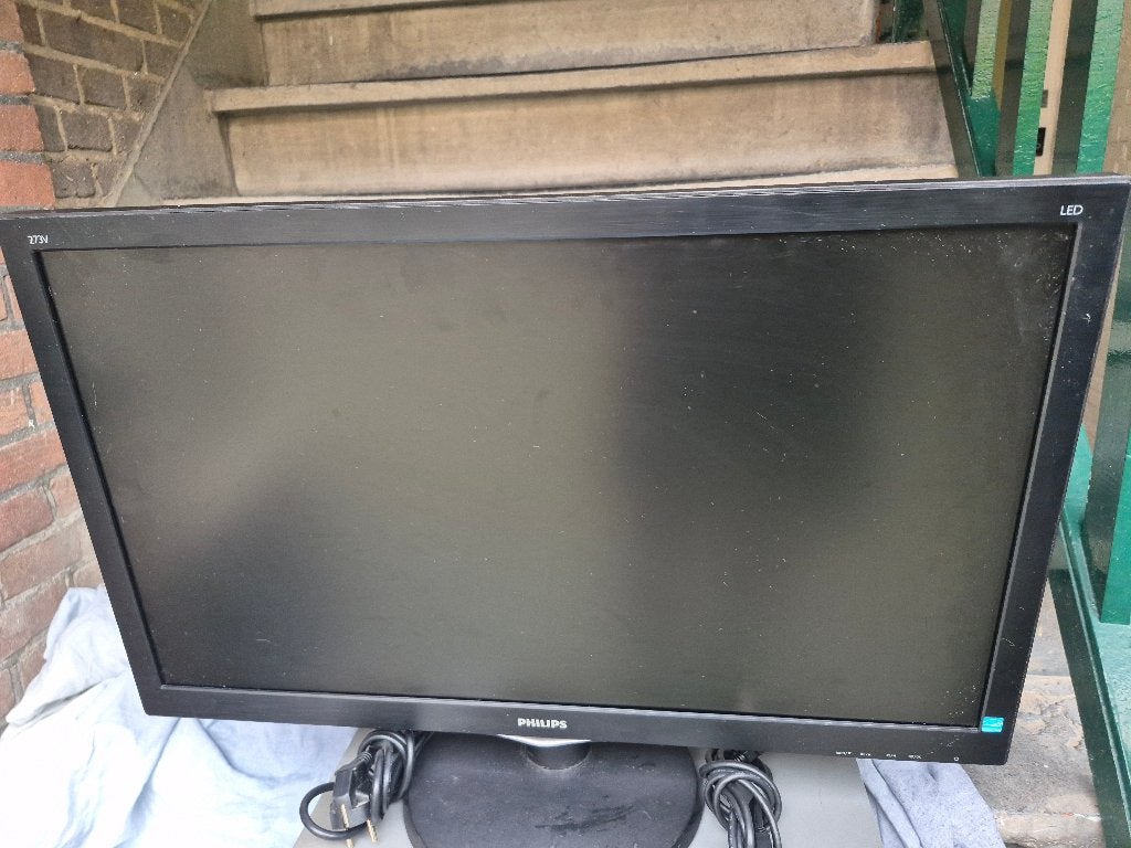 Foto 2 van Philips 273V5L monitor, uit februari 2014.