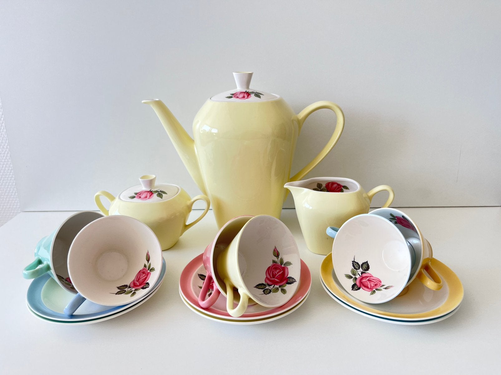 Pastel regout koffie servies Amore pastel servies, Antiek en Kunst, Ophalen of Verzenden