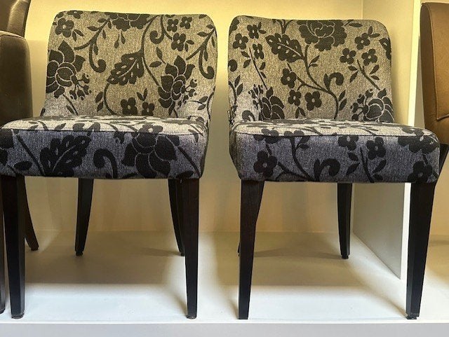 2 stuks luxe eetkamer stoelen bijzetstoelen showroom model, Ophalen, Hout, Twee, Overige kleuren