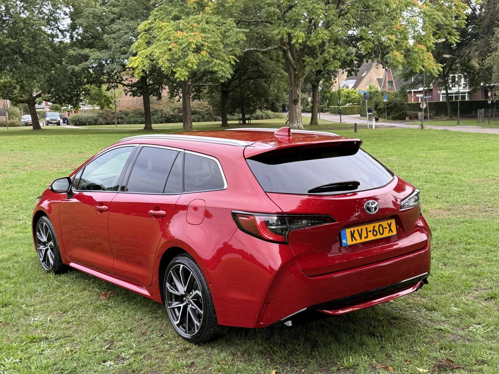 Foto 4 van Toyota Corolla TS 2.0 Hybrid Lounge 184pk 85dkm Zeer Luxe 1e