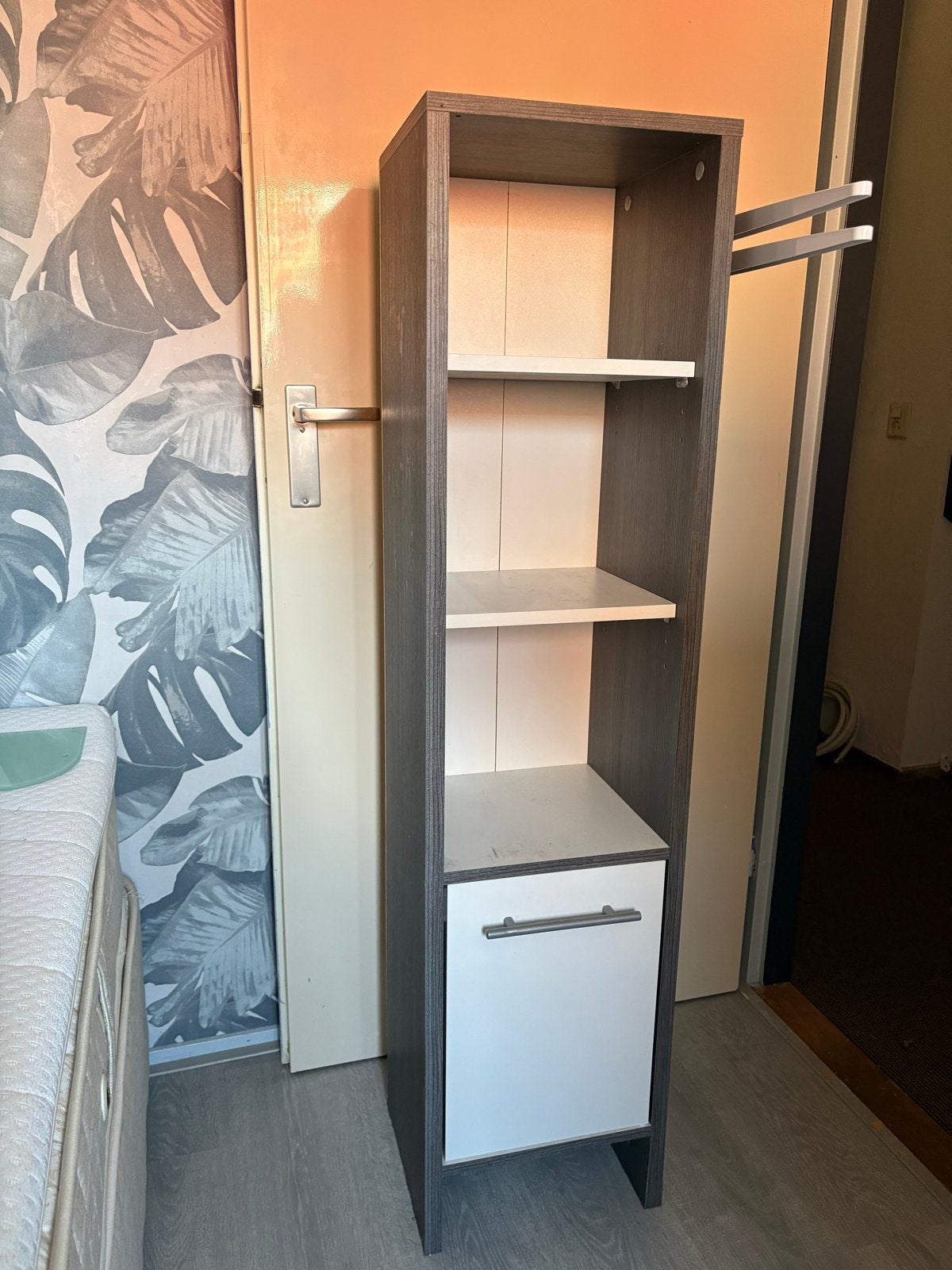 Smalle kast met planken, Ophalen, Gebruikt