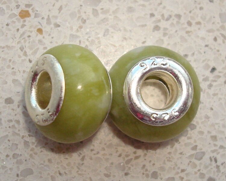 Groot gat bedel met xinyi jade, Sieraden, Tassen en Uiterlijk, Bedels, Nieuw, Overige merken, Edelsteen, 4 bedels of meer, Ophalen of Verzenden