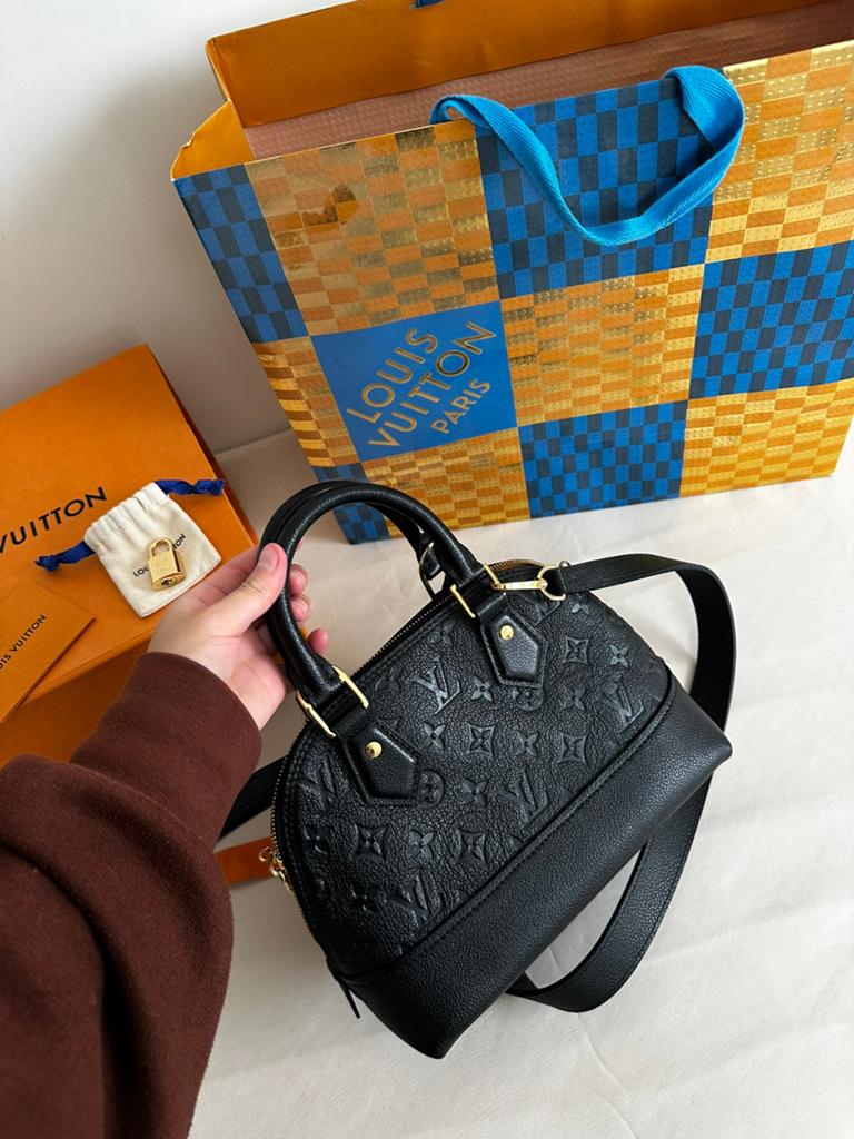 Louis Vuitton Alma BB leren handtas, Sieraden, Tassen en Uiterlijk, Tassen | Damestassen, Ophalen of Verzenden, Zo goed als nieuw