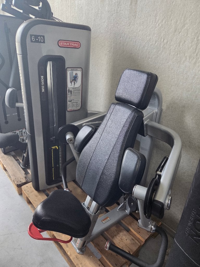 Star Trac Biceps Curl Krachtapparaat -