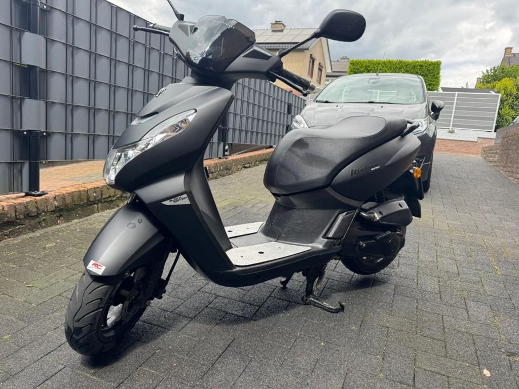 Peugeot Kisbee Black Edition 2020, Fietsen en Brommers, Scooters | Peugeot, Ophalen, Gebruikt, Overige modellen, Maximaal 45 km/u
