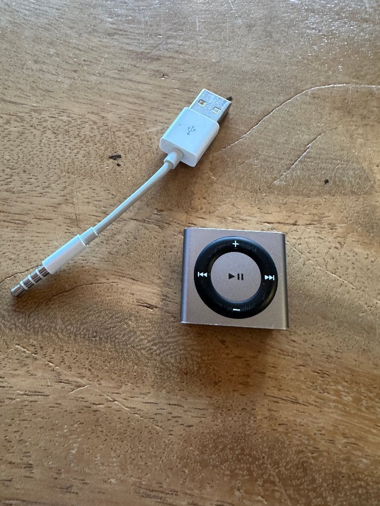 Apple iPod shuffle 2GB 4e generatie grijs + USB-kabel (m2458062485 ...