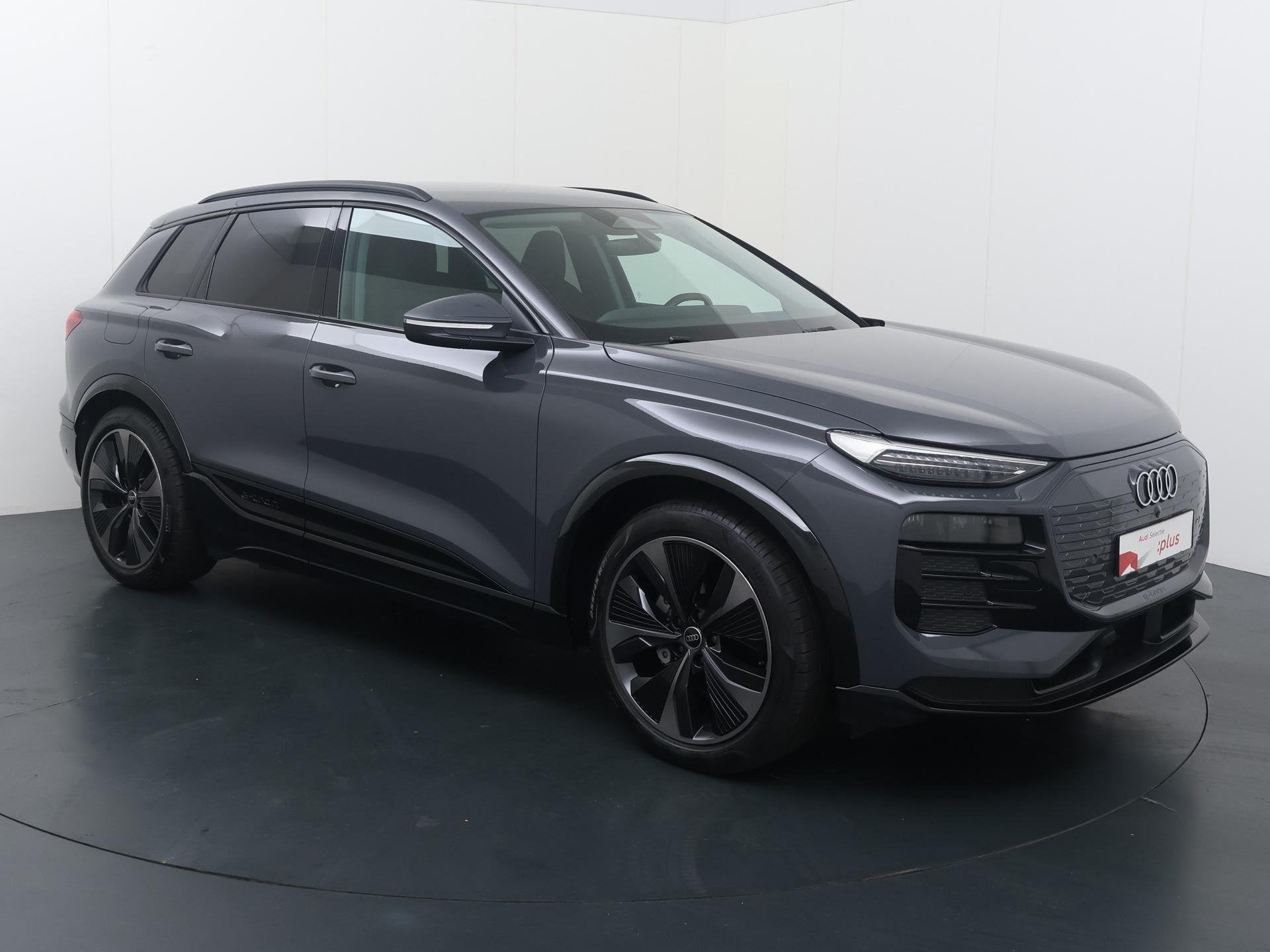 Audi Q6 e-tron Advanced edition 83 kWh | 252 PK | SoH 97% |, Auto's, Achterwielaandrijving, Gebruikt, Zwart, 2100 kg