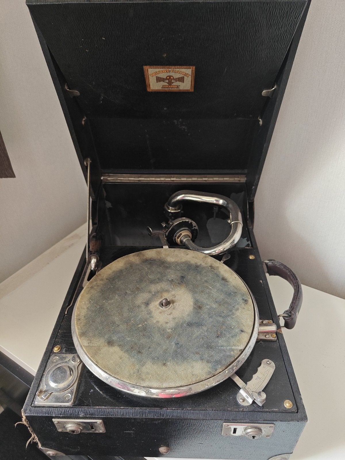 Spelende oude grammofoon, Antiek en Kunst, Ophalen of Verzenden