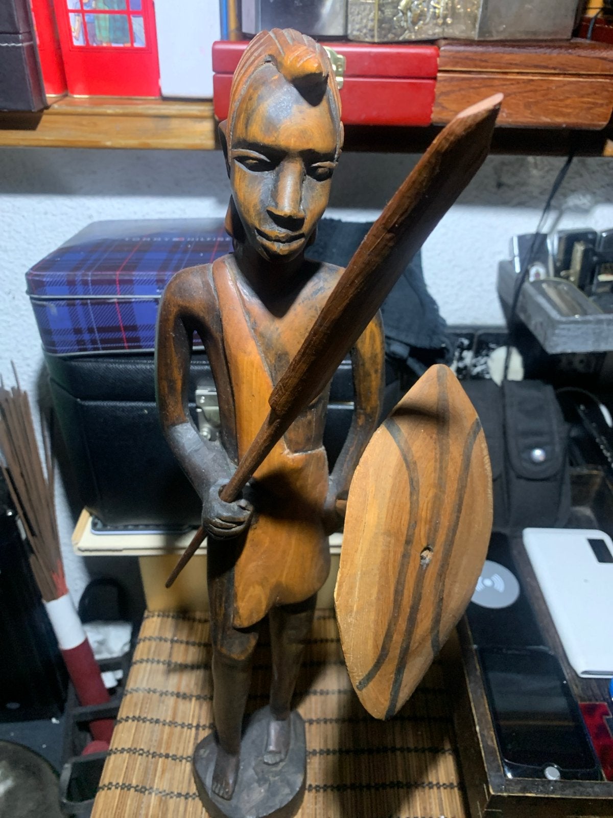 Houten Afrikaans beeld van krijger met speer en schild 48 cm, Hout, Bruin, Afrika, Handgemaakt