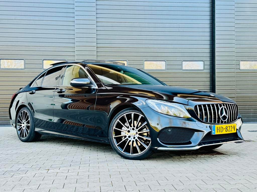 Mercedes C200 AMG PANO | Dealer OH | Automaat | Burmester |, Auto's, Mercedes-Benz, 1800 kg, Zwart, 4 cilinders, 75 €/maand