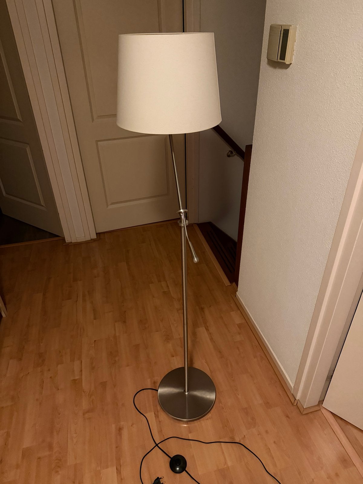 Moderne staande lamp, Ophalen, Gebruikt, E27 (groot), Metaal
