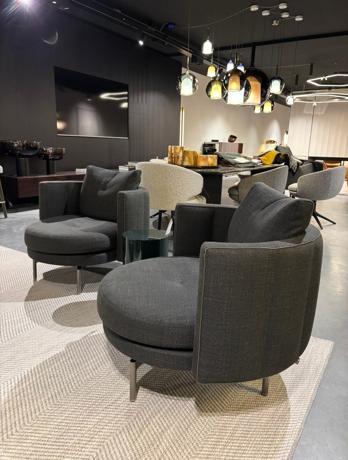2 x Minotti Torii Swivel armchair stof Muschio leder bies