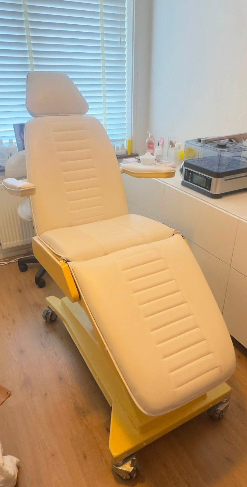 Behandelstoel, Ophalen, Zo goed als nieuw, Massagetafel